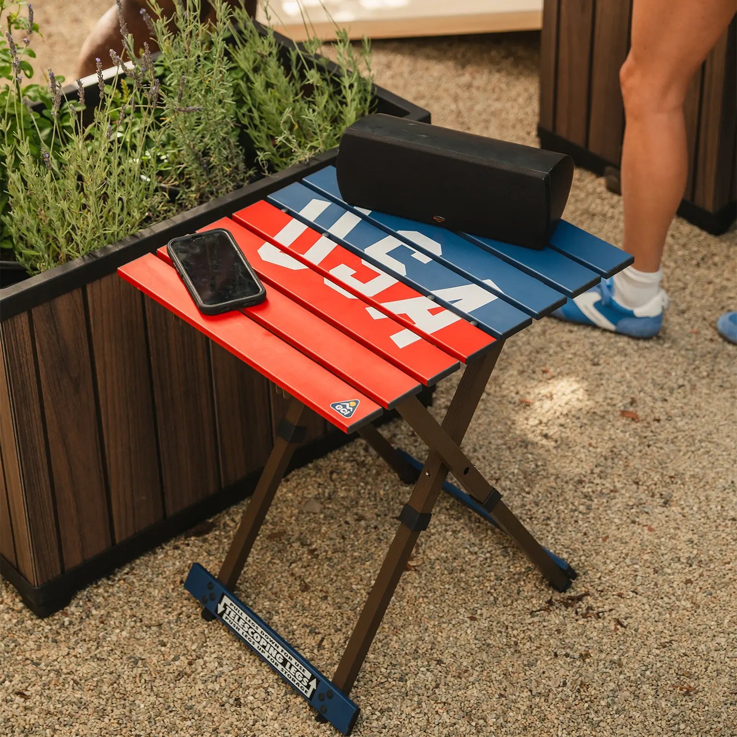 Compact-Camp-Table-USA-Deluxe-Backyard-Party_8f926a49-2620-474e-ac4e-48a879e6aea4