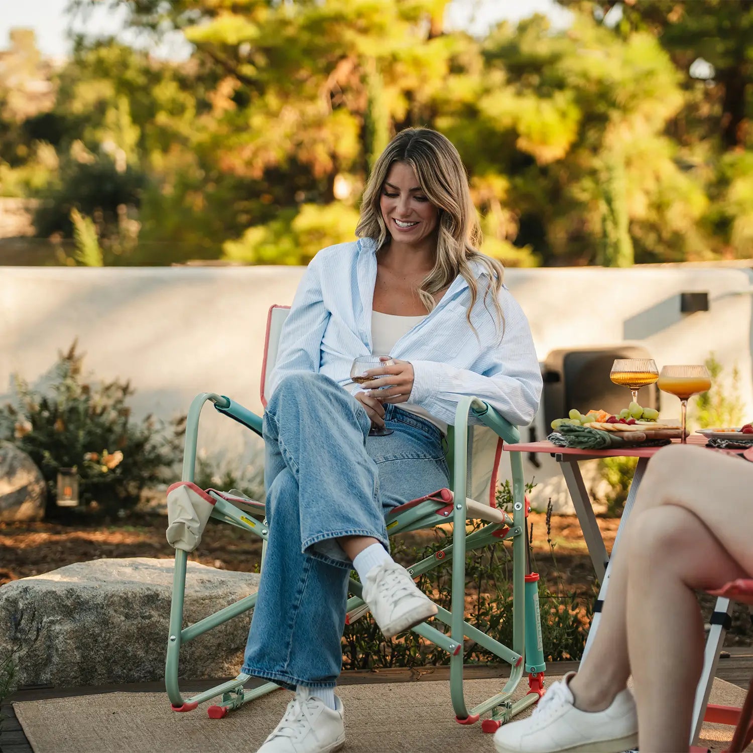 Freestyle-Rocker-Ivory-Backyard-Sitting
