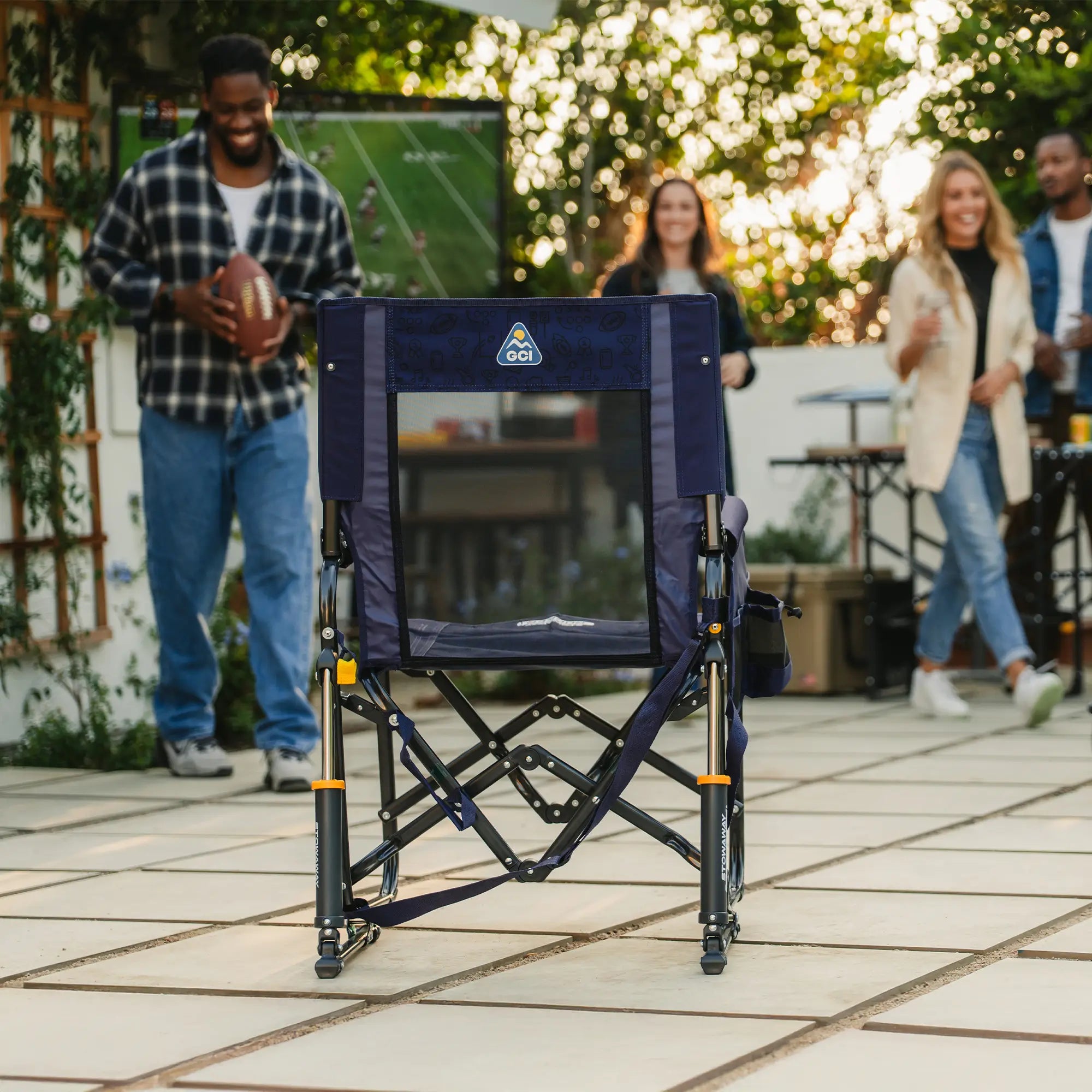 Stowaway-Rocker-Tailgater-Lifestyle-10-2000x2000-1