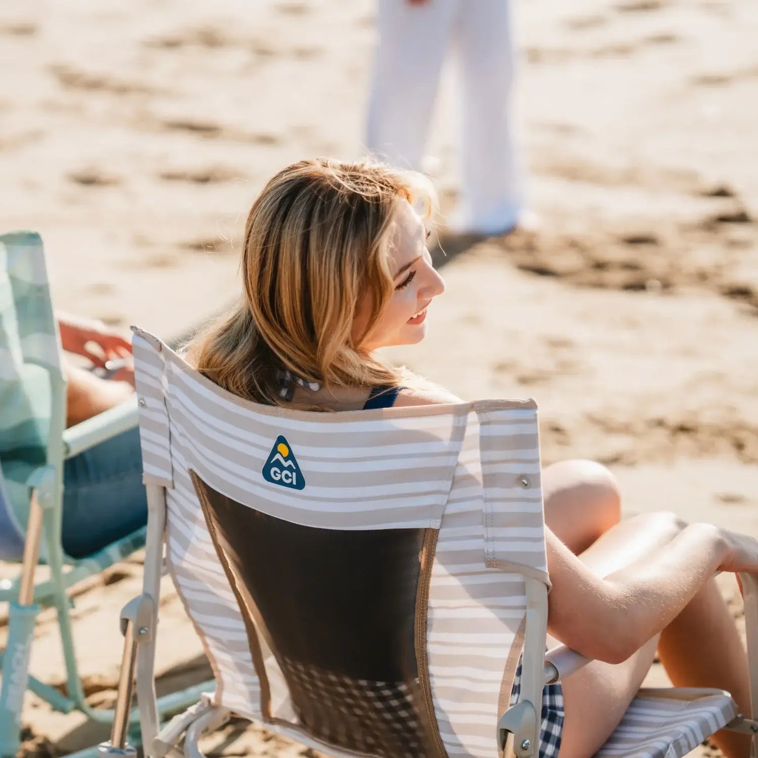 beach-rocker-neutral-stripe-600325-lifestyle-5